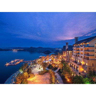 Luxury resort hotel